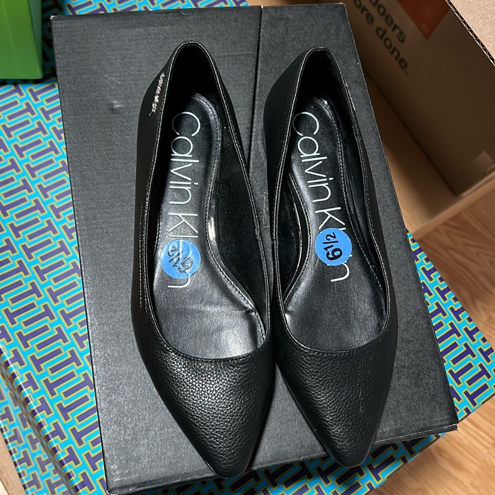 Calvin klein pointed leather flat